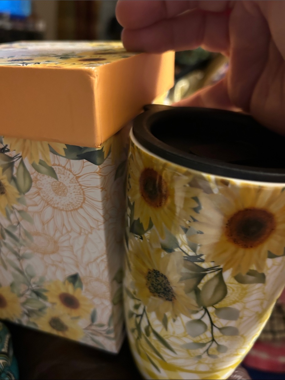Topadorn 17 oz Ceramic Cup with lids. Sunflowers onn the mug in Matching Box